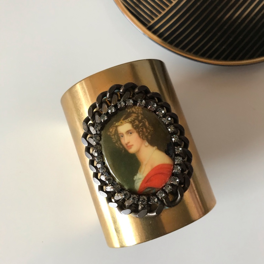 ⚜️VINTAGE CUFF BRACELET⚜️ - Picture 2 of 4